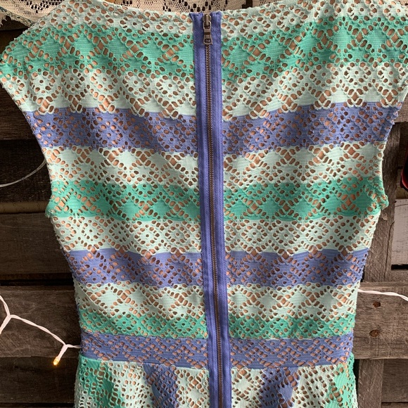 EUC BCBGMAXAZRIA Lace Peplum Top XXS - Picture 6 of 11